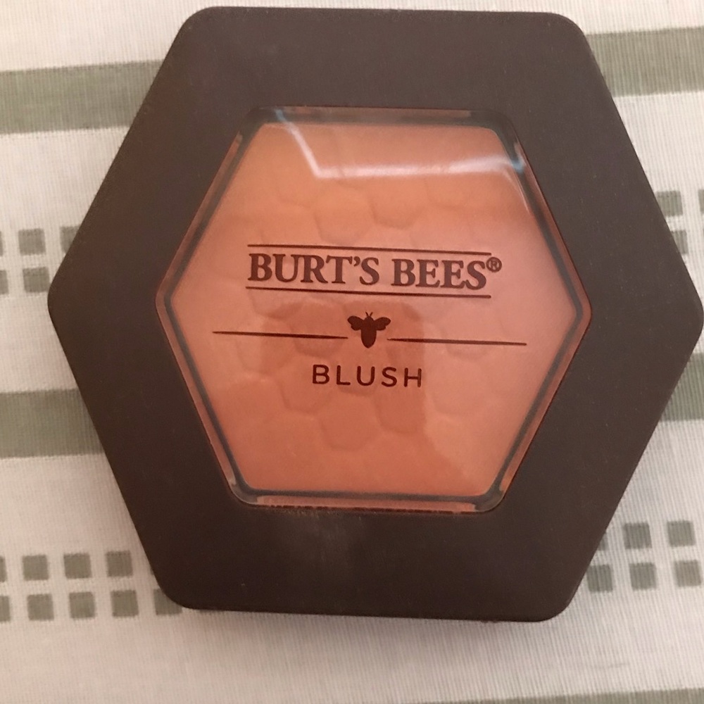 Burt’s Bees blush in Bare Peach